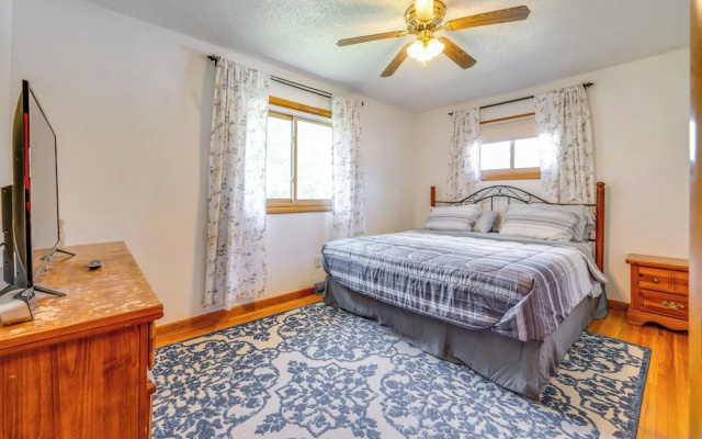 photo 4 of Pet-friendly Waterloo Abode w/ Deck!