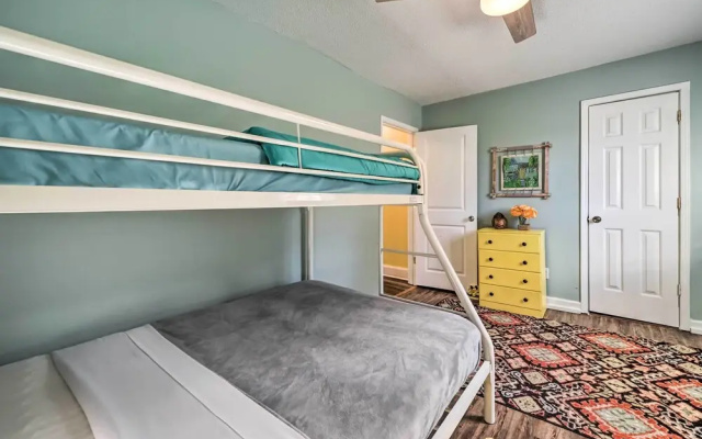 photo 3 of Pet-friendly Wilmington Home ~ 5 Mi to Beach!