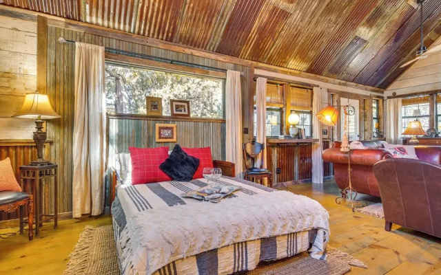 photo 4 of Pet-friendly Wimberley Cabin w/ Fire Pit & Hot Tub