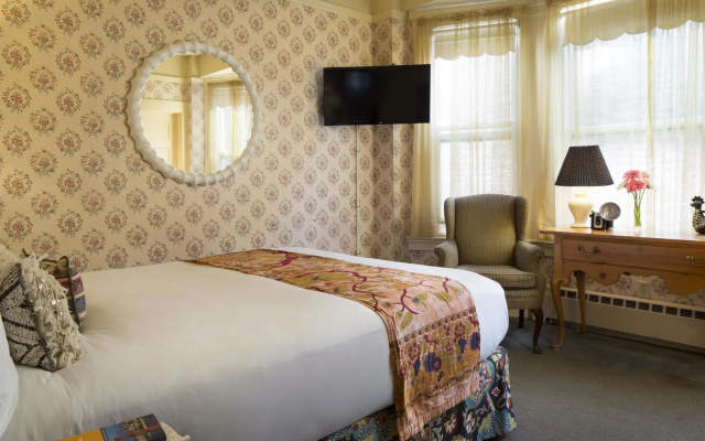 photo 5 of Petite Auberge