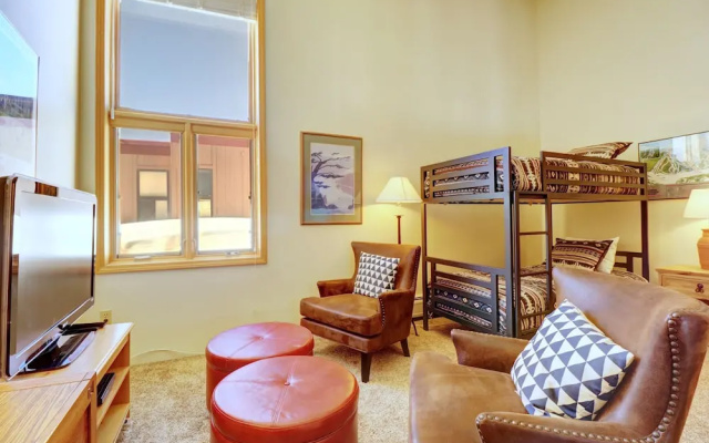 photo 2 of Alluring Lofty Condo In East Village - PG310 by RedAwning