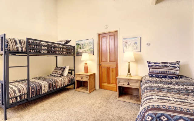 photo 4 of Alluring Lofty Condo In East Village - PG310 by RedAwning