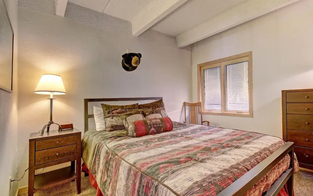 photo 5 of Alluring Lofty Condo In East Village - PG310 by RedAwning