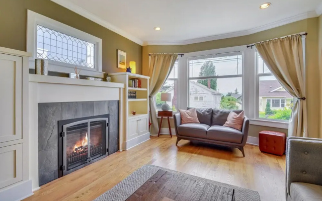photo 2 of Phinney Ridge Horizon House - Three Bedroom Home