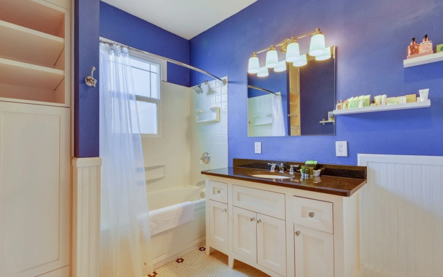 photo 3 of Phinney Ridge Horizon House - Three Bedroom Home