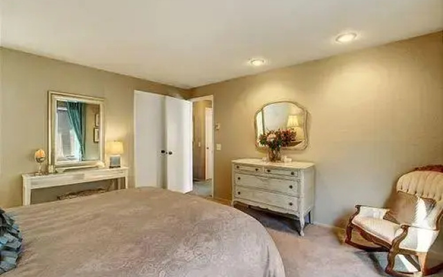 photo 3 of Phinney Suites Retreat