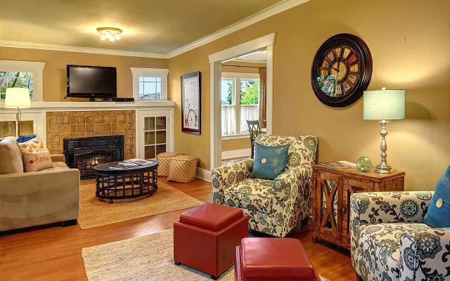 photo 4 of Phinneywood Bungalow - Two Bedroom Home with Fireplace