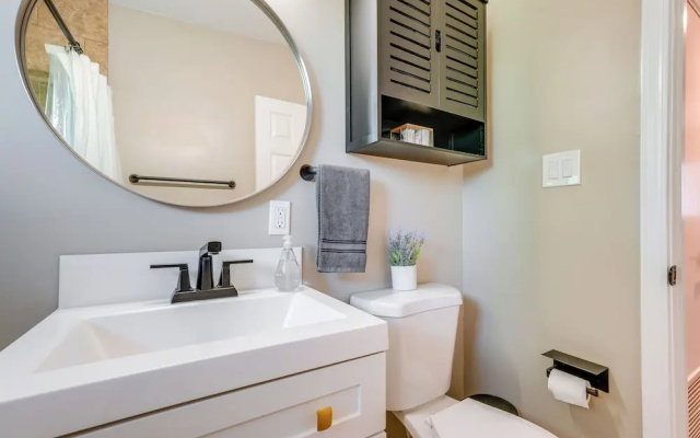 photo 5 of Phoenix Apartment w/ Pool, 3 Mi to Downtown!