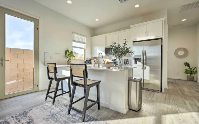 photo 2 of Phoenix Casita: 2 Mi to State Farm Stadium!