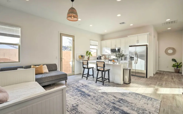 photo 3 of Phoenix Casita: 2 Mi to State Farm Stadium!