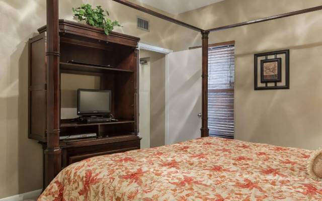photo 4 of Phoenix Condominiums by Vacasa