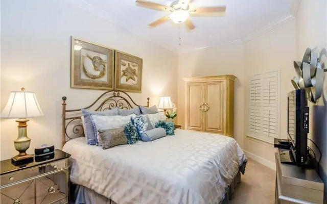 photo 4 of Phoenix West II 2407 - 3 Br condo by RedAwning