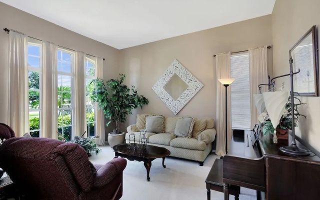 photo 2 of Piccadilly Cir Home