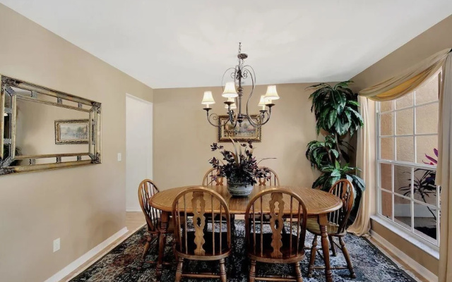 photo 4 of Piccadilly Cir Home