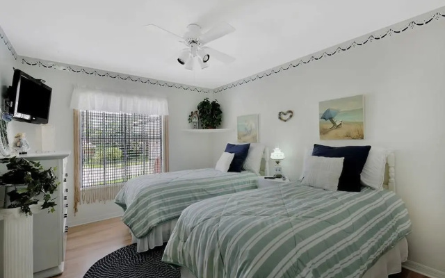 photo 5 of Piccadilly Cir Home