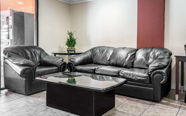 photo 2 of Pico Rivera Inn and Suites