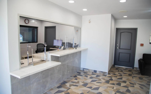 photo 3 of Pico Rivera Inn and Suites