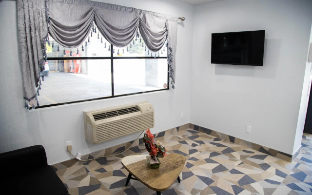 photo 4 of Pico Rivera Inn and Suites