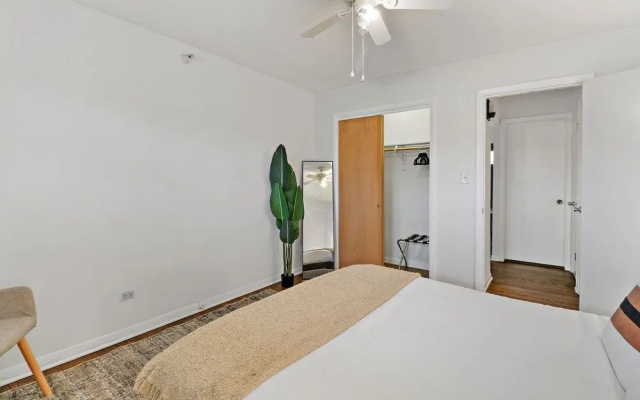 photo 2 of Picturesque 1BR Apt in Arlington Heights