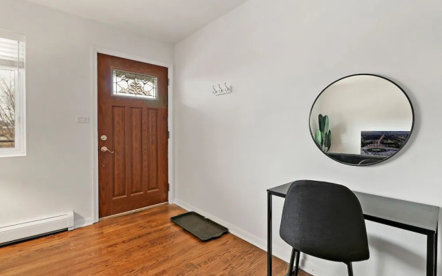 photo 4 of Picturesque 1BR Apt in Arlington Heights