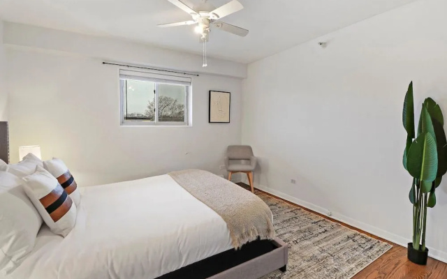 photo 5 of Picturesque 1BR Apt in Arlington Heights