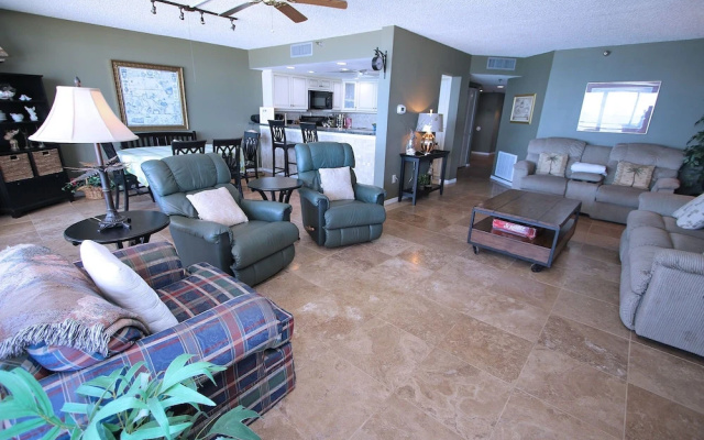 photo 2 of Pier House 402
