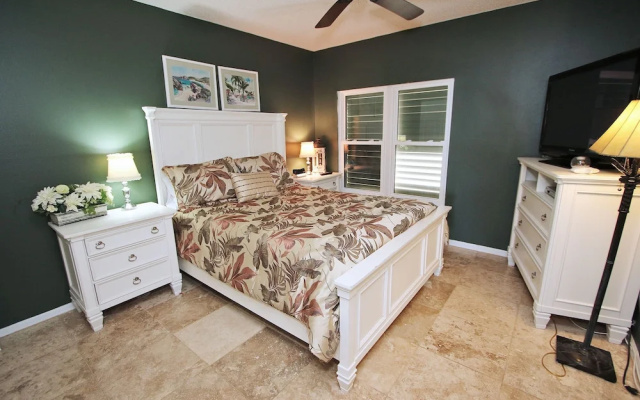 photo 5 of Pier House 402