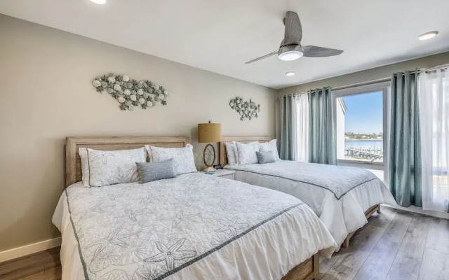 photo 5 of Pierfection by the Bay Book That Condo