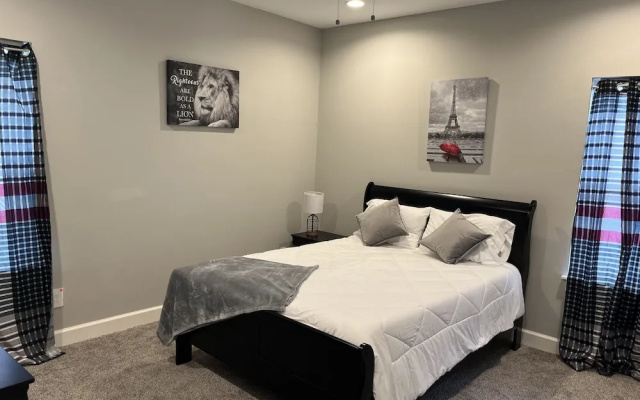 photo 2 of The Vibe 3bd X 4b I Downtown l Med Center I NRG Stad l Free Parking