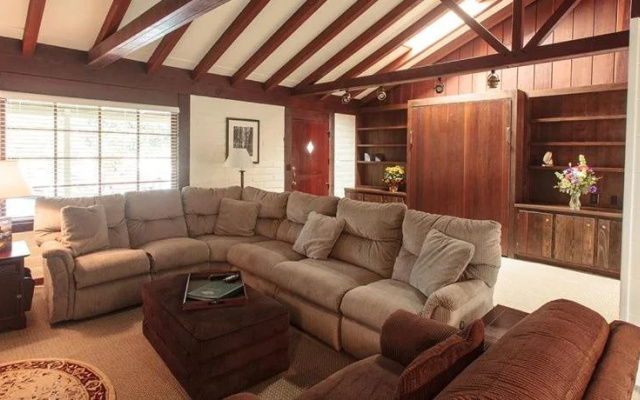 photo 2 of Pine Acres Lodge