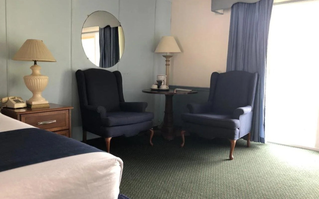 photo 2 of Pine Beach Inn