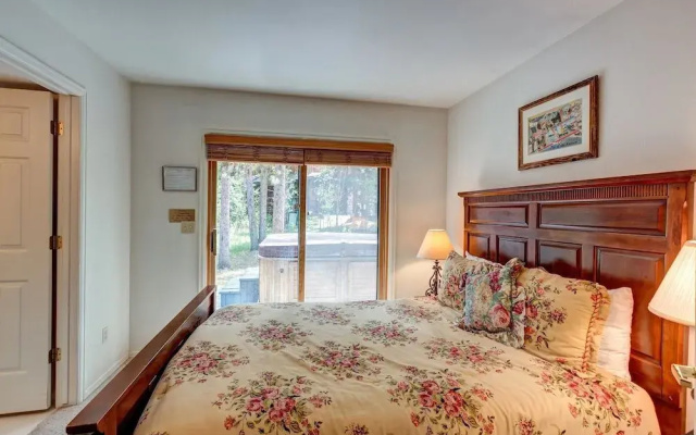 photo 4 of Pine Creek Lodge by RedAwning