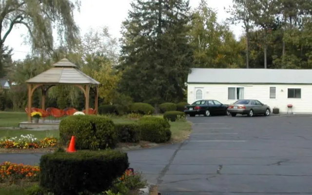 photo 2 of Pine Haven Motel