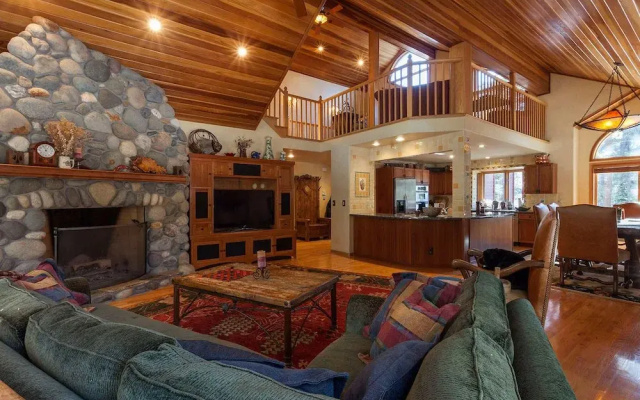 photo 2 of Pine View Lodge - 4 Br Home