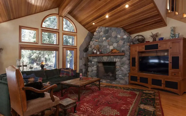 photo 3 of Pine View Lodge by Tahoe Mountain Properties