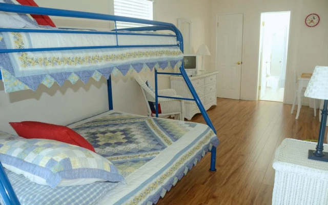 photo 2 of Pineapple Place Apartments