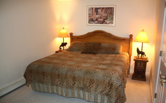 photo 2 of Pinecreek I - 4 BR By Peak Property