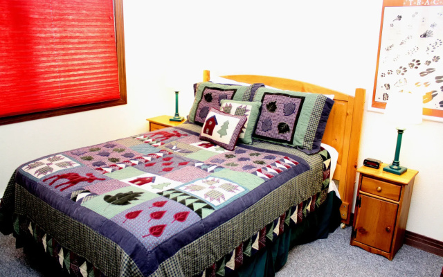 photo 5 of Pinecreek I - 4 BR By Peak Property