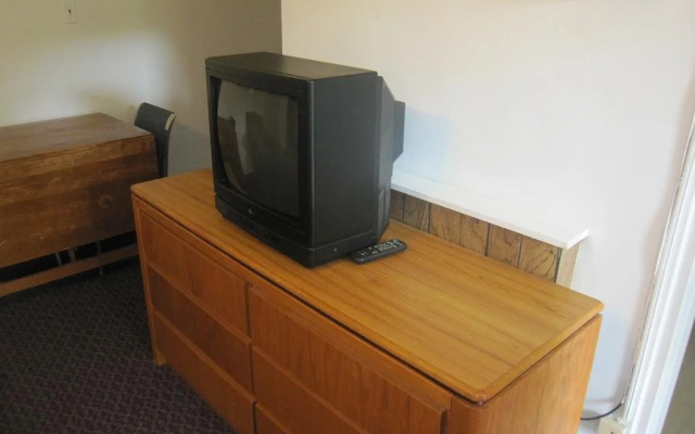 photo 2 of Pinecrest Motel