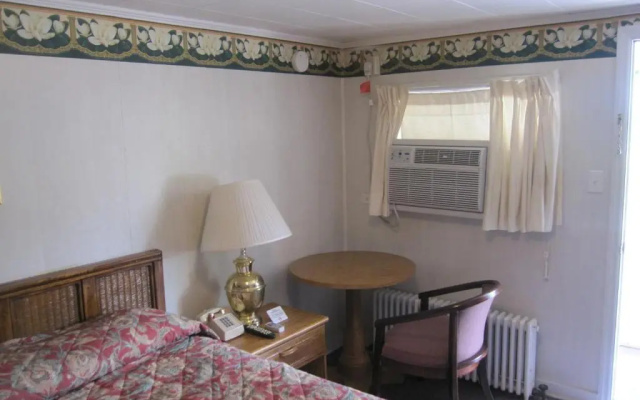 photo 4 of Pinecrest Motel