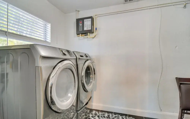 photo 4 of Pinellas Park Escape w/ Heated Pool!