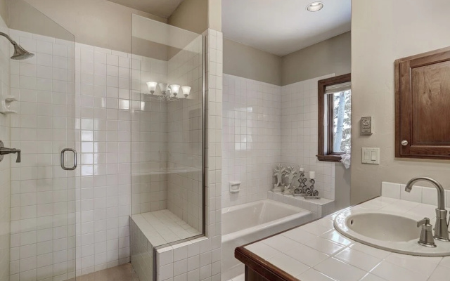 photo 4 of Pines 7 Larkspur - 6 Br Townhouse