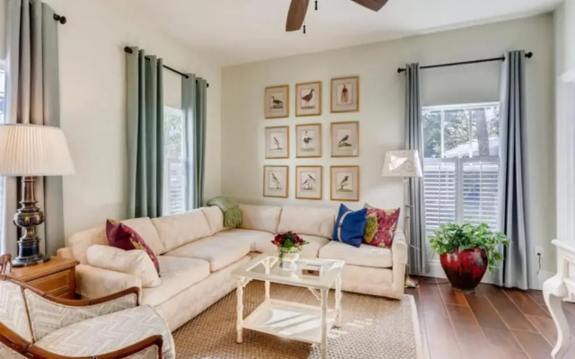 photo 4 of Pink House Modern 3bd 3ba Parking and Porch