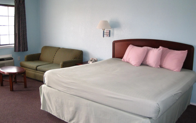 photo 2 of Pinn Road Inn and Suites