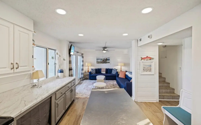 photo 5 of Pinnacle Port 304a