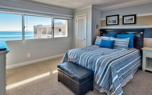 photo 2 of Pinnacle Port Penthouse 12 627839 by RedAwning