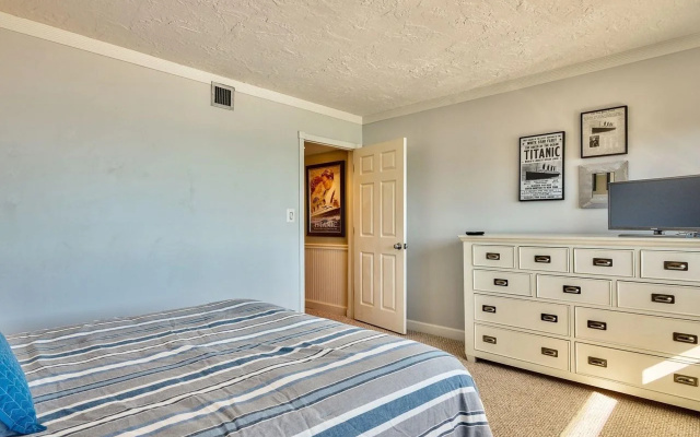 photo 3 of Pinnacle Port Penthouse 12 627839 by RedAwning