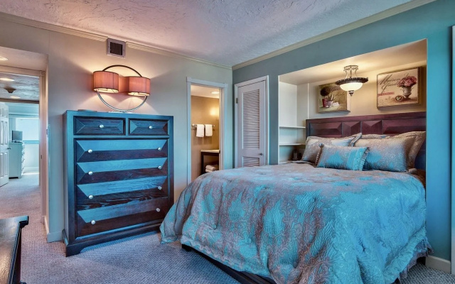 photo 5 of Pinnacle Port Penthouse 12 627839 by RedAwning