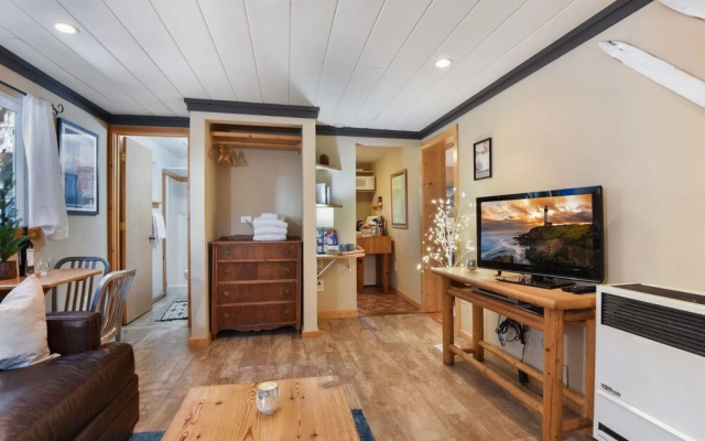 photo 4 of Pioneer Bungalow 1 Bedroom Bungalow by Redawning