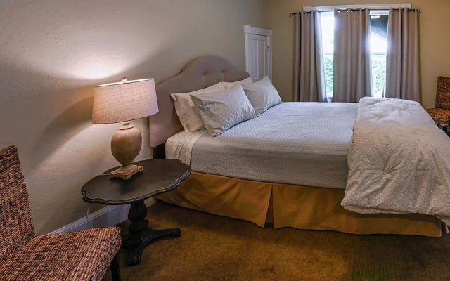 photo 4 of Pioneer House - South Suite